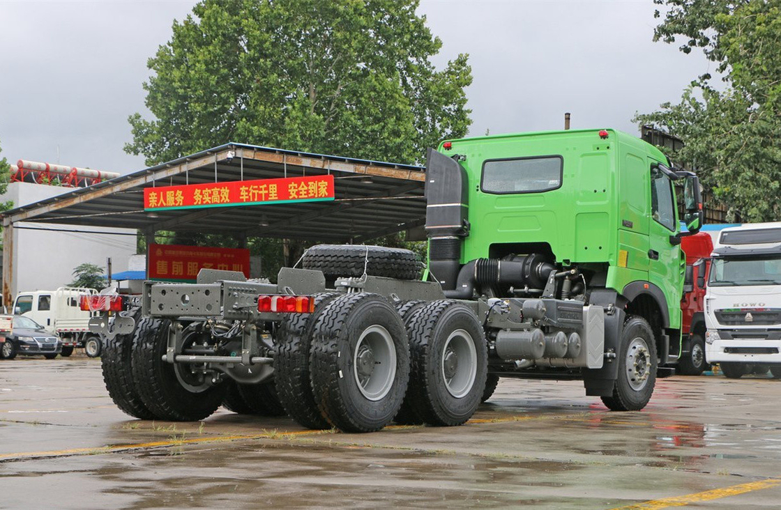 6*4 προμηθευτές φορτηγών σκουπιδιών Sinotruck Howo T7H Πράσινο χρώμα 6 κύλινδροι 400hp Ισχυρός κινητήρας
