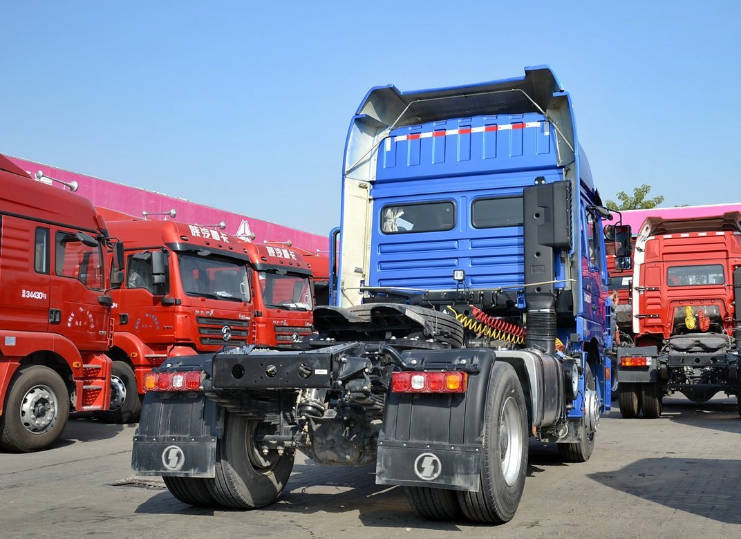 Κεφαλή φορτηγού Shacman F3000 4*2 Τρόπος οδήγησης Τρακτέρ φορτηγό υψηλή οροφή Γρήγορη μετάδοση 9 ταχυτήτων