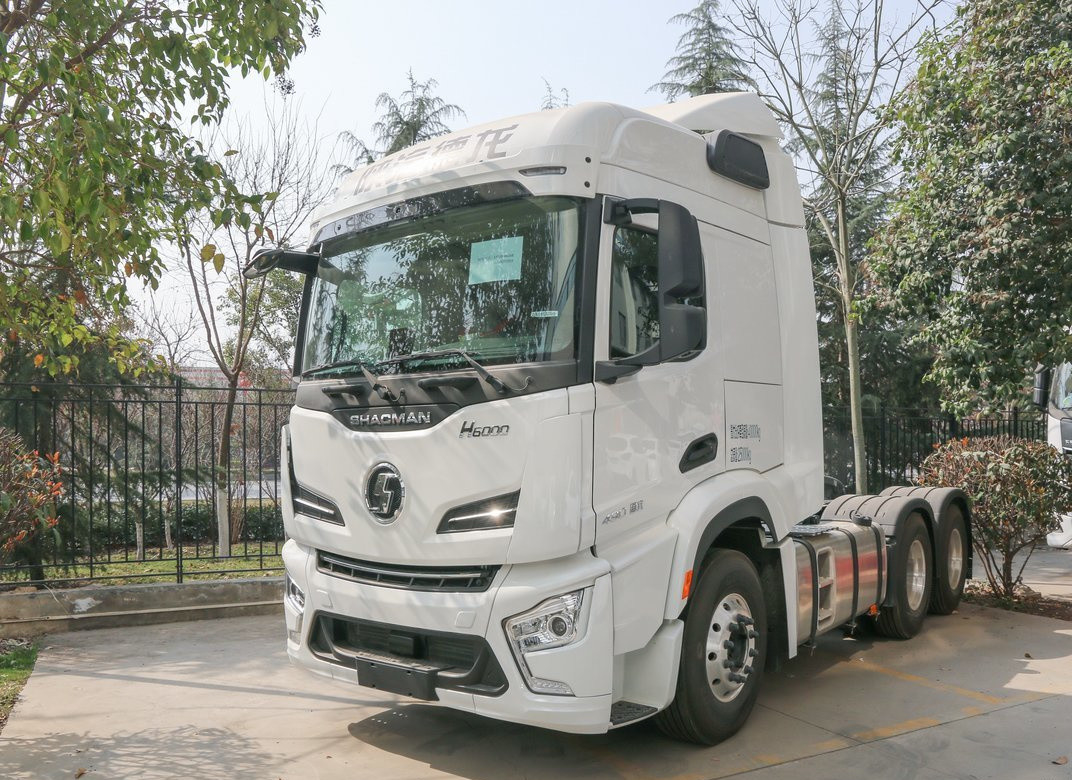 Εφοδιασμός με τροχιά λευκό χρώμα 6*4 Shacman H6000 Cummins 490hp Μηχανή 10 ελαστικά Φελλός άνοιγμα