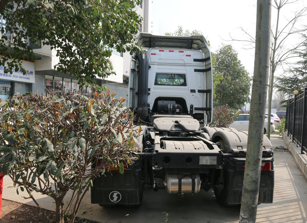 Εφοδιασμός με τροχιά λευκό χρώμα 6*4 Shacman H6000 Cummins 490hp Μηχανή 10 ελαστικά Φελλός άνοιγμα