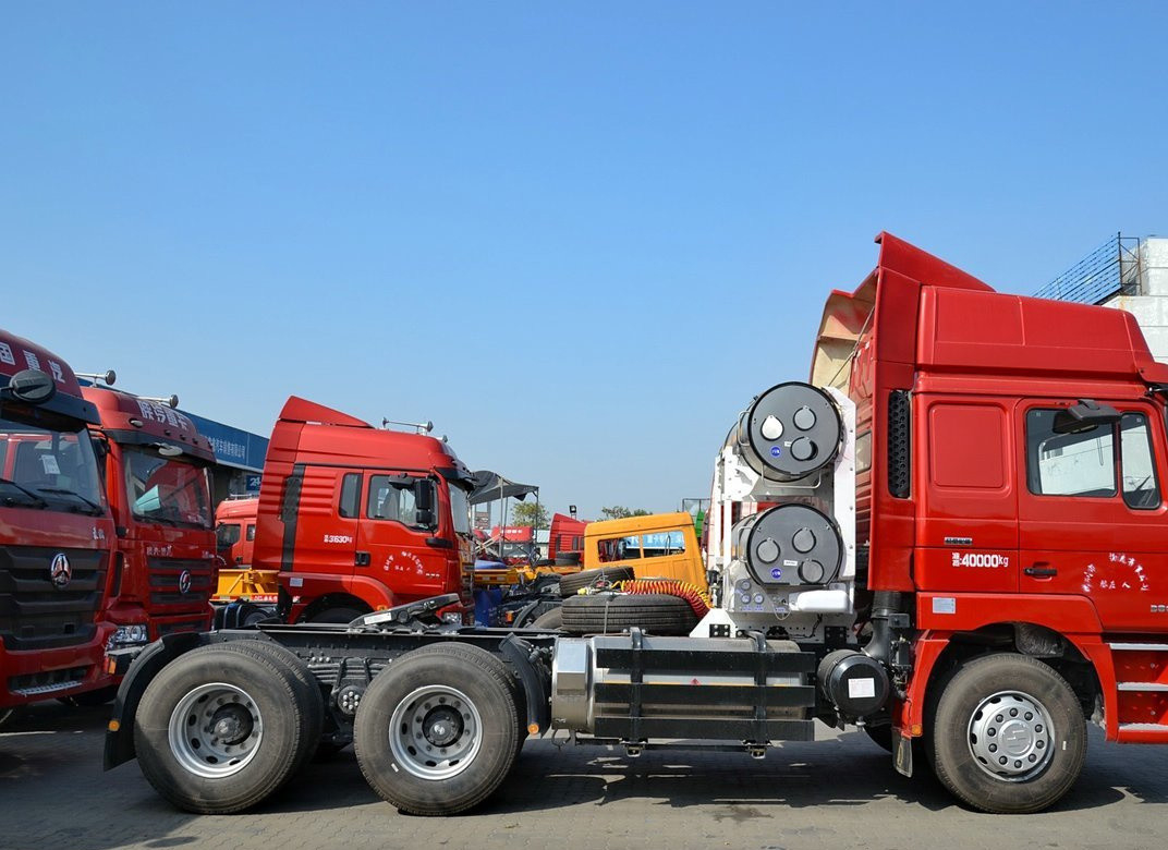 Shacman Truck Head 6*4 Drive Mode Horse Tractor LNG Μεγάλο δεξαμενόπλοιο αερίου 380hp Μεταφορά άνθρακα