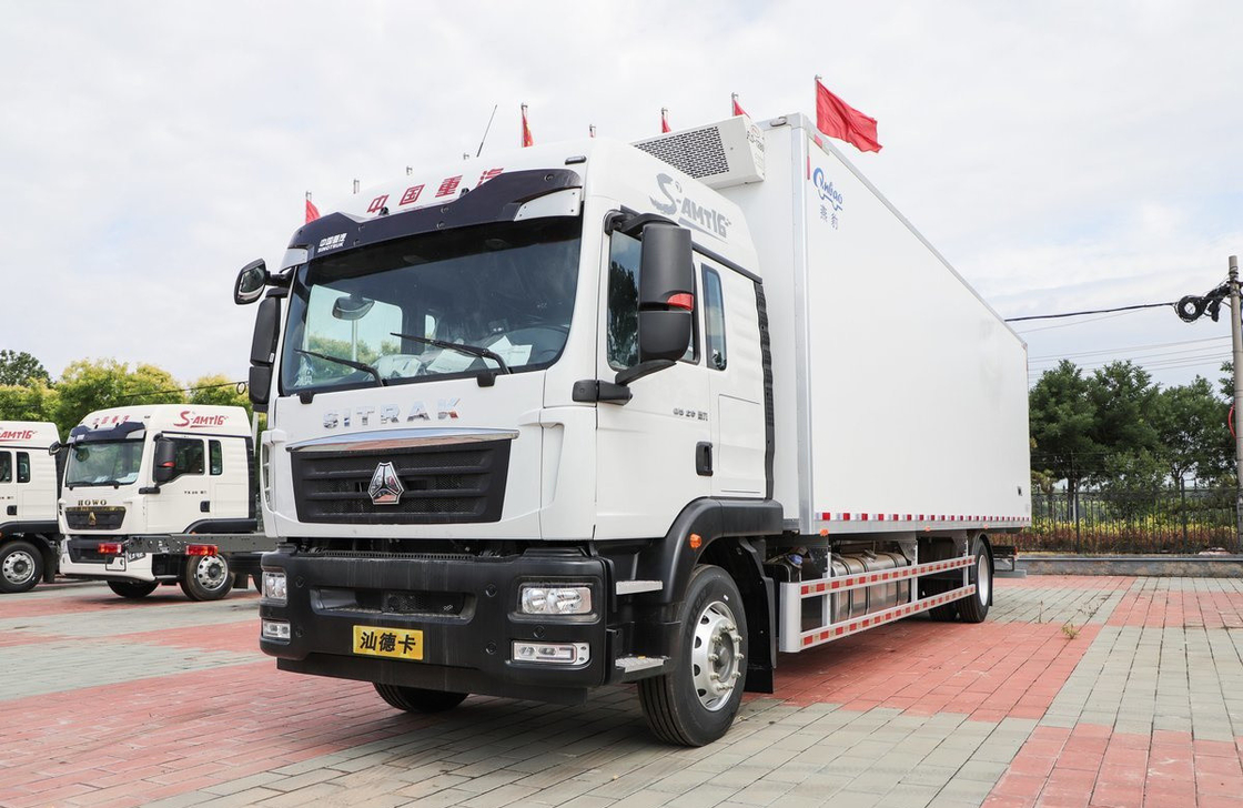 Ψυγείο ψύξη Βαν Sinotruck 4 * 2 Drive Mode 9,5 μέτρα μακρύ κουτί SITRAK 290hp