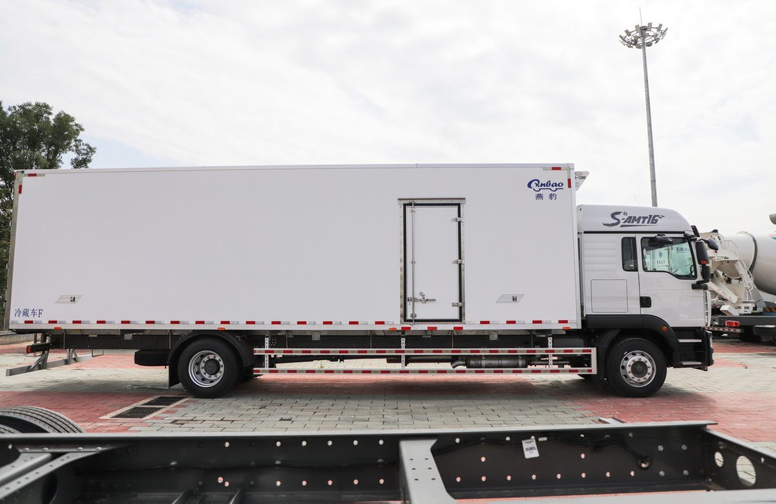 Ψυγείο ψύξη Βαν Sinotruck 4 * 2 Drive Mode 9,5 μέτρα μακρύ κουτί SITRAK 290hp