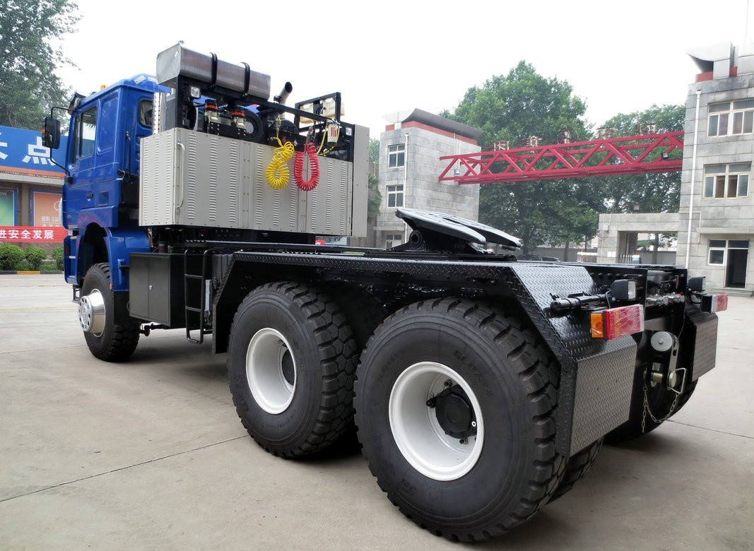 Τρακτέρ φορτηγά Χρησιμοποιούνται 6 * 6 Full Drive Shacman Prime Mover Cummins 600hp Μηχανή με 10 ελαστικά