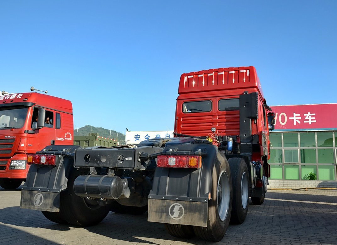 Τρακτέρ Shacman F3000 Καμπίνα υψηλής οροφής 10 ελαστικά Weichai 375hp LHD/RHD Καλή χρήση στην Αφρική