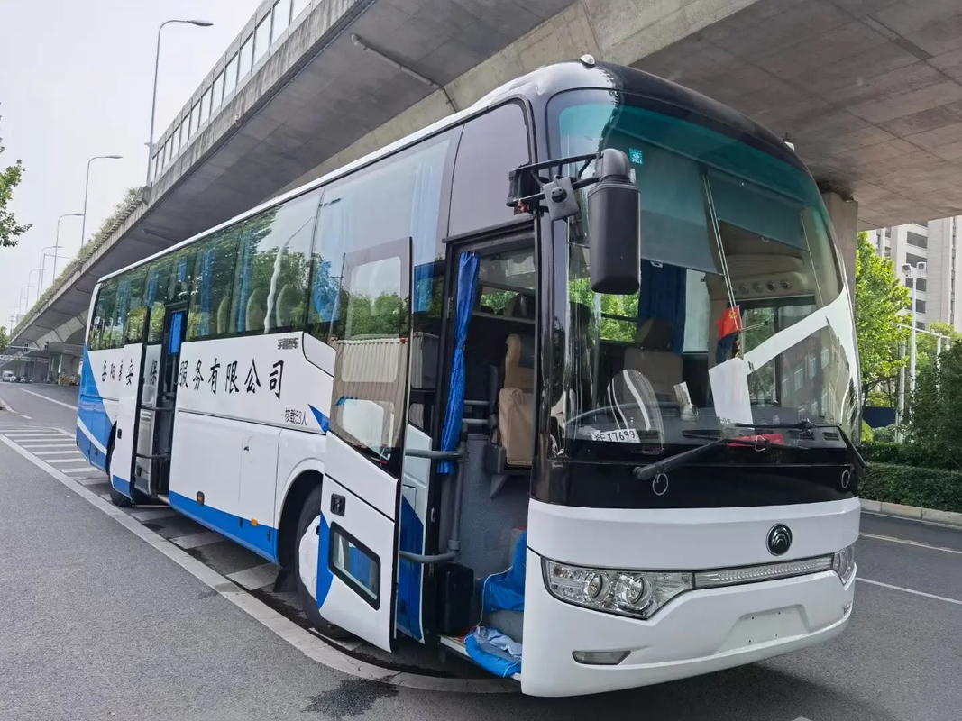ZK6122 Yutong Χρησιμοποιούμενο επιβατικό λεωφορείο / 59-θέσιμη διπλής πόρτας λεωφορείο με αριστερή οδήγηση Euro 4