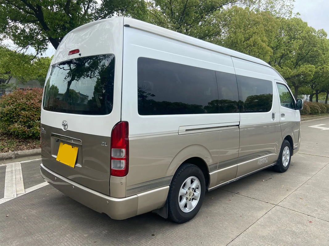 Το Toyota Hiace 13 θέσεων με αριστερή κίνηση Ηλεκτρικό μεσαία πόρτα Euro 4 Standard Champagne Gold Μικρόβιο