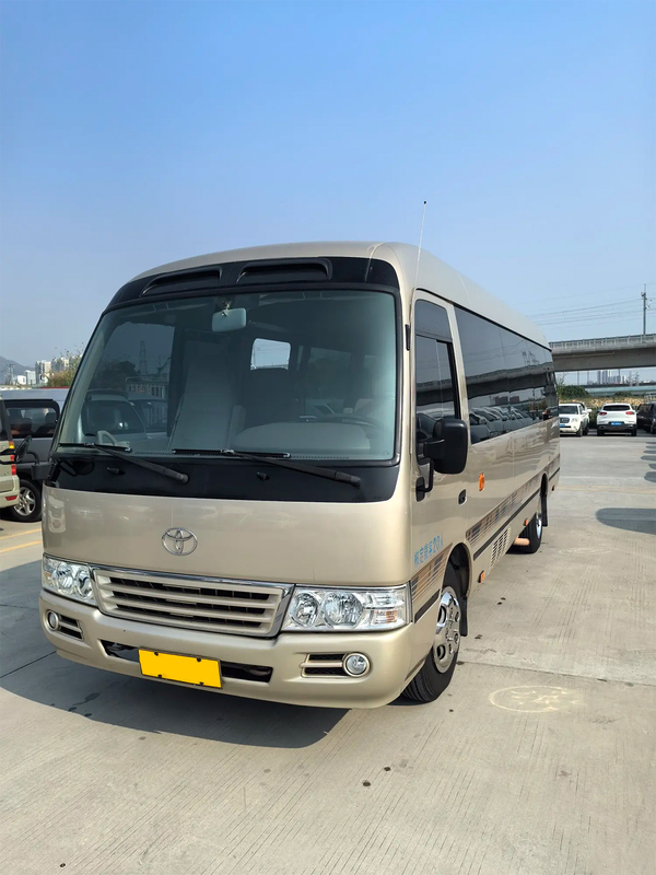 Το Toyota Coaster 20 θέσεων Ηλεκτρικό Κινέζικο-πόρτα Κίνα IV Σαμπάνια Χρυσό Μεσαίου μεγέθους λεωφορείο επιχειρήσεων