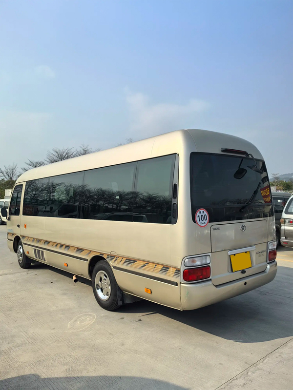 Το Toyota Coaster 20 θέσεων Ηλεκτρικό Κινέζικο-πόρτα Κίνα IV Σαμπάνια Χρυσό Μεσαίου μεγέθους λεωφορείο επιχειρήσεων