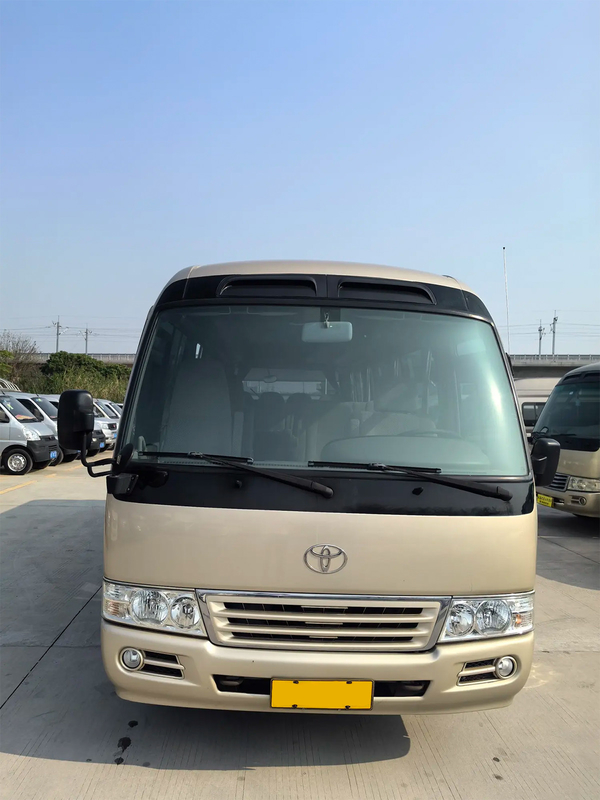 Το Toyota Coaster 20 θέσεων Ηλεκτρικό Κινέζικο-πόρτα Κίνα IV Σαμπάνια Χρυσό Μεσαίου μεγέθους λεωφορείο επιχειρήσεων