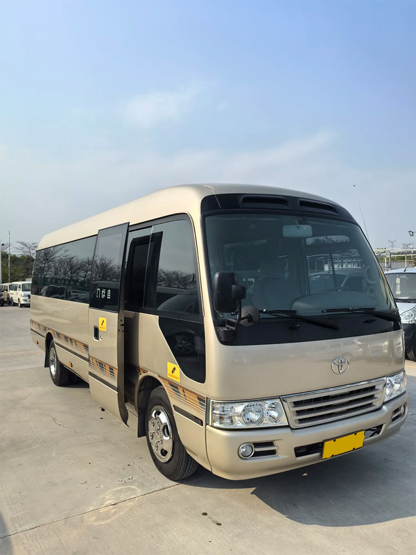 Το Toyota Coaster 20 θέσεων Ηλεκτρικό Κινέζικο-πόρτα Κίνα IV Σαμπάνια Χρυσό Μεσαίου μεγέθους λεωφορείο επιχειρήσεων