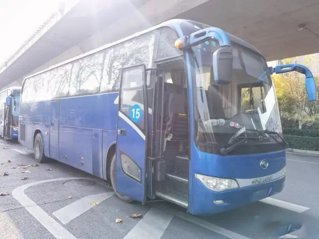 Αριστερή οδήγηση Μεγάλος χώρος για αποσκευές 45 θέσεις Μεγάλο KingΜεγάλο μεταχειρισμένο επιβατικό λεωφορείο