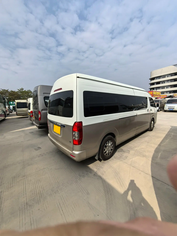 Χρησιμοποιημένο Mini Coach 2017 Έτος 19 θέσεις Ελαιοκινητήρα Εξωτερική Κουνούμενη Πόρτα Jinlong Hiace