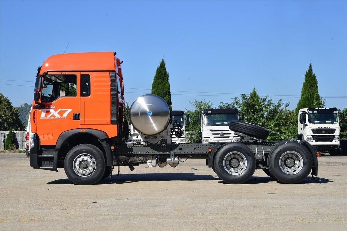 480HP HOWO Τρακτέρ Εθνικό VI Πρότυπο εκπομπών Δεφλέκτης πίσω διπλός άξονας ΥΦΑ