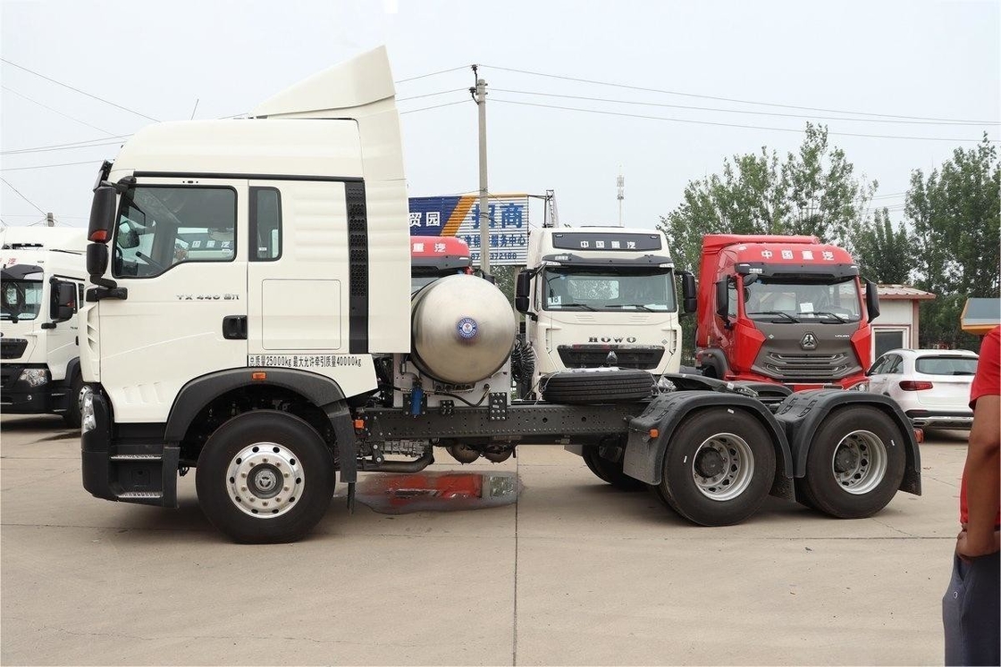 HOWO Μονή σειρά Semi TX βαρύ φορτηγό 440HP 6X4 12gears διπλή κίνηση LNG τρακτέρ Εθνικό VI