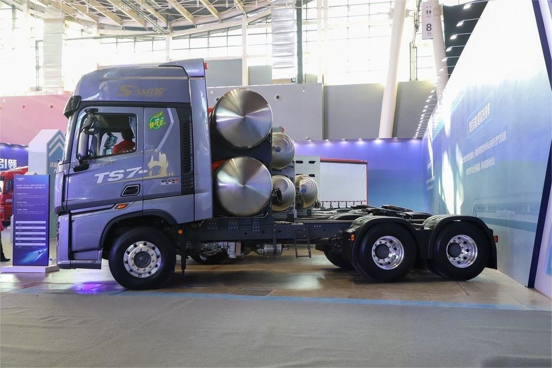 HOWO TS7 βαρύ φορτηγό 700HP 6X4 υδραυλικό tampon LNG αυτόματη μετάδοση υψηλής οροφής ελκυστήρα
