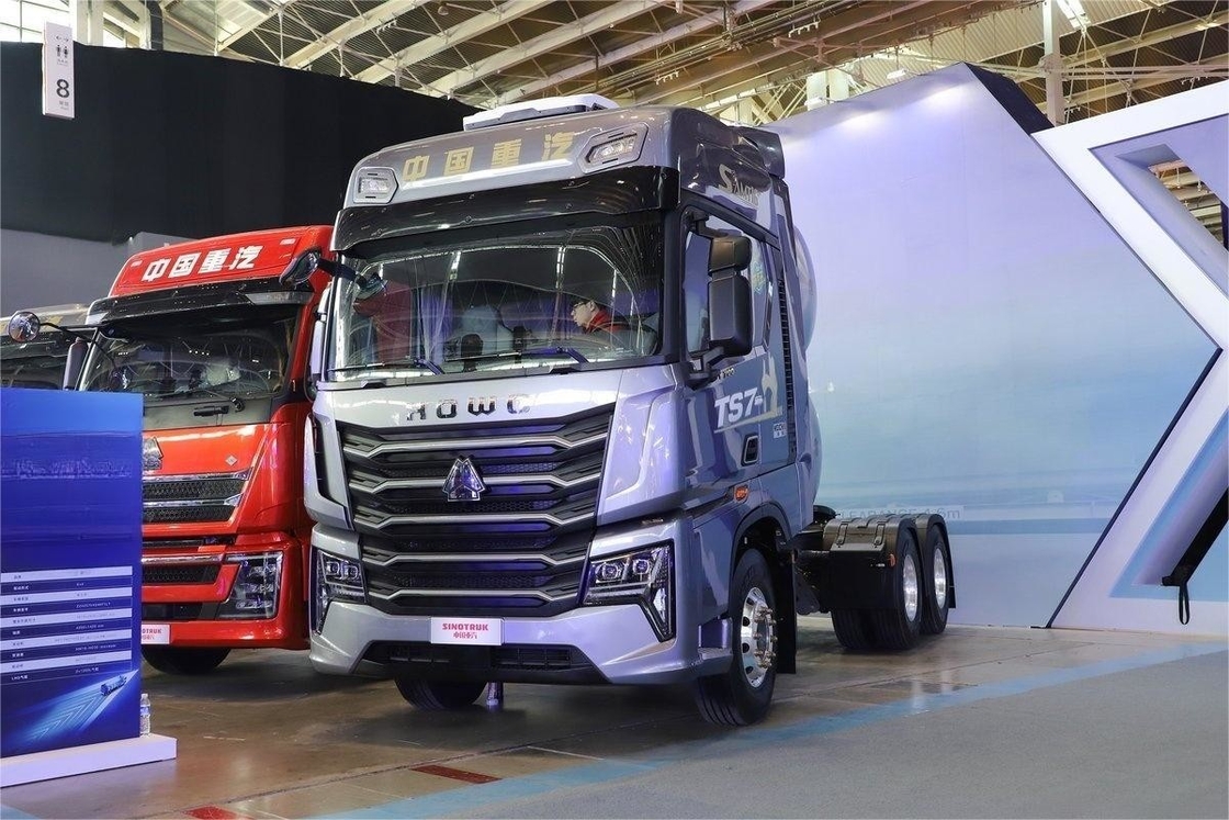 HOWO TS7 βαρύ φορτηγό 700HP 6X4 υδραυλικό tampon LNG αυτόματη μετάδοση υψηλής οροφής ελκυστήρα