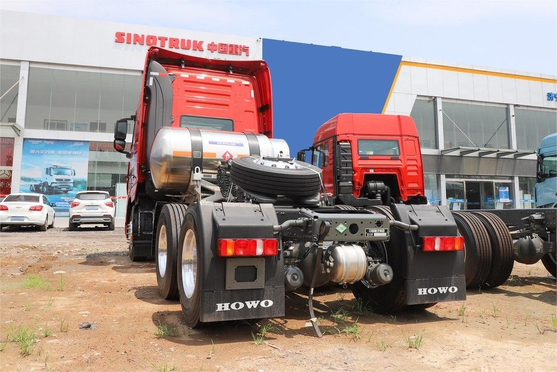 HOWO βαρύ φορτηγό 530 ίππους 6X4 Εθνικό VI LNG τρακτέρ φορτηγό Shroud πλευρικό αεραγωγό
