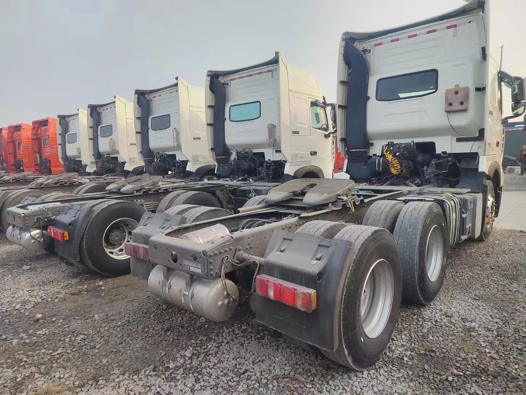Χρησιμοποιούμενο Sino Truck Howo 10 τροχούς T7H Τρακτέρ κεφάλι άνθρωπος κινητήρα 480hp υψηλή καμπίνα στέγης με A / C