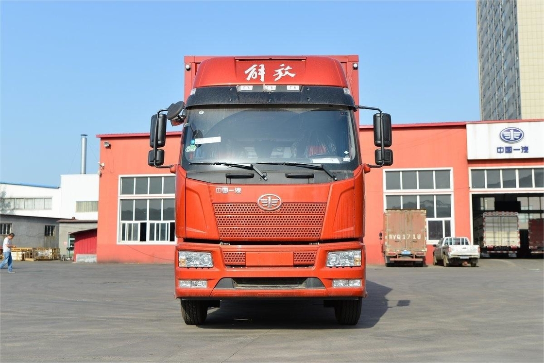 FAW J6L Μονόξυλο Jiefang Μεσαίο φορτηγό 240HP 4X2 8-Speed 6.8m Φαν φορτηγό πλευρική πόρτα
