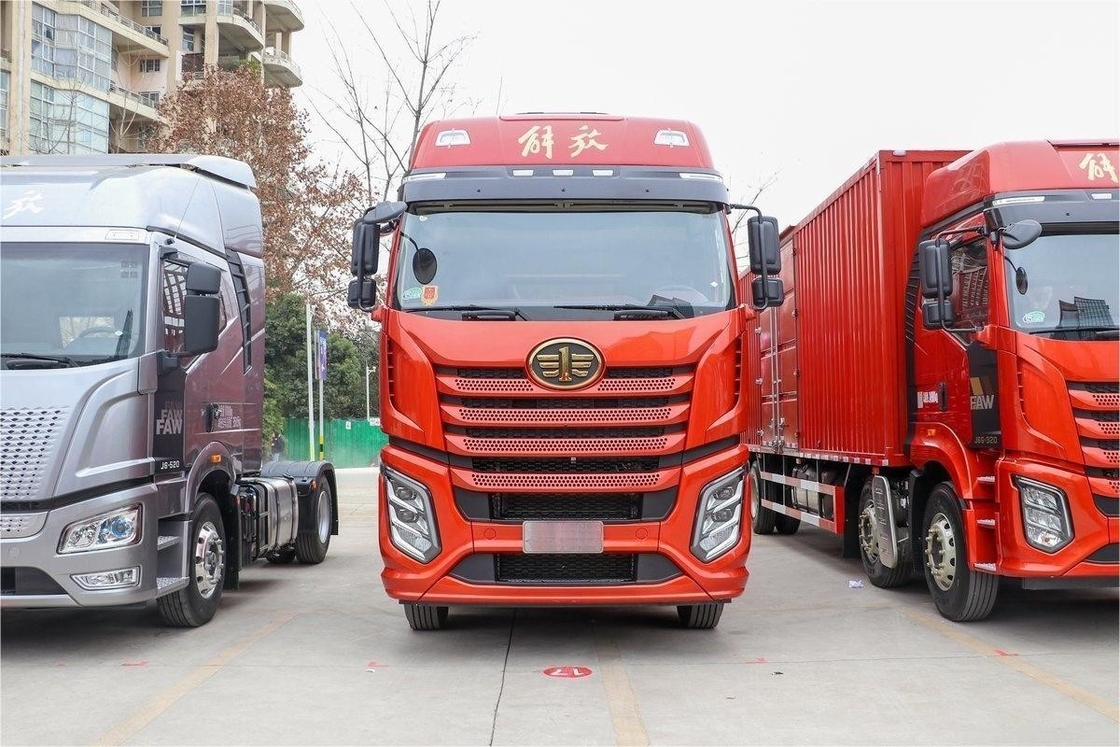 FAW Jiefang Fence Truck Μεγάλη σειρά μισό κάθισμα 560HP 8X4 9.4m AMT αυτόματη μετάδοση