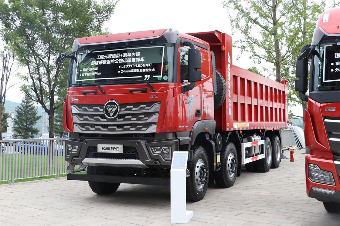 Φορτηγό Foton 15 τόνων 580 ίππους 8X4 7.6M Κόκκινο σώμα διπλός πίσω άξονας U σχήμα κουτί φορτίου