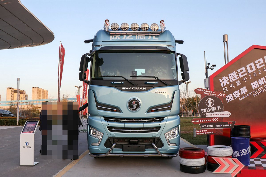 Κατεστημένο για φορτηγό τρακτέρ Shacman Υψηλή οροφή Πάνω πλάγια κάλυψη 840HP 6X4 AMT Υδραυλικός αποστάτης