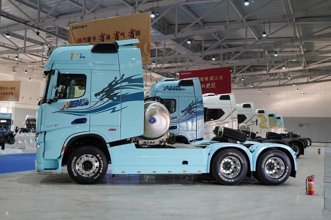 Shacman X6000 Τρακτέρ φορτηγό Ντίζελ 700 Hp 6X4 LNG AMT Υψηλή οροφή Μία σειρά και μισά καθίσματα
