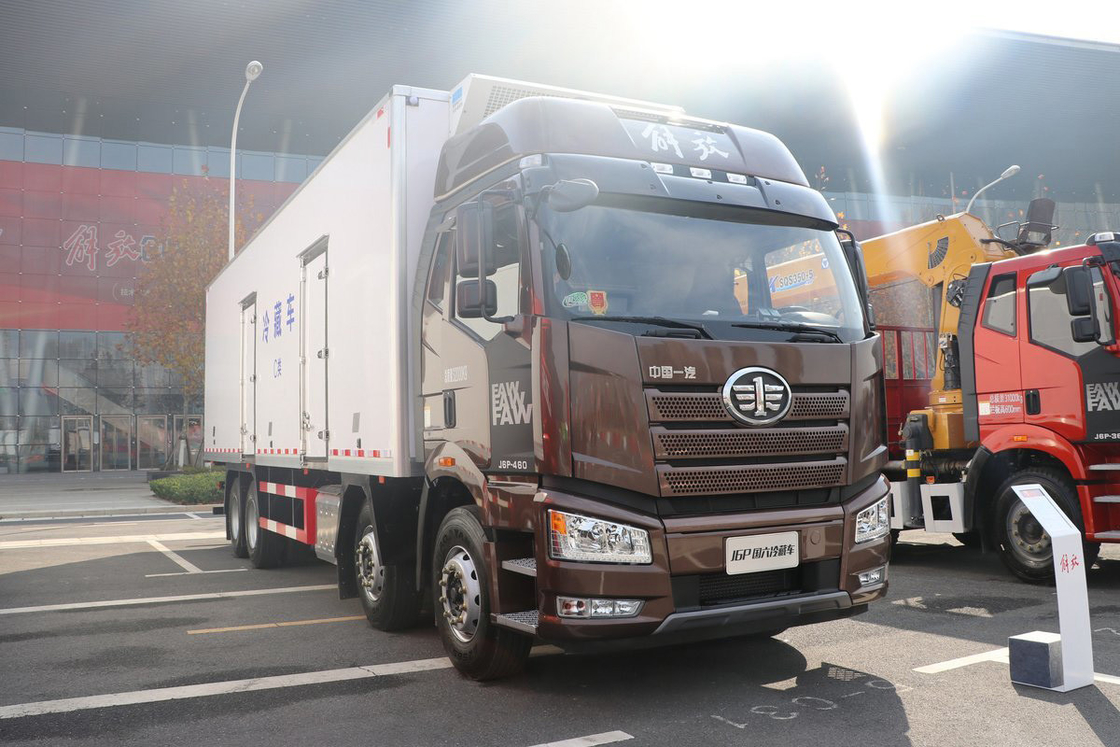 FAW Jiefang CA5320 J6P βαρύ φορτηγό ψυγείο φορτηγό ντίζελ 12 ταχύτητες 420 Hp 8X4 9,2m φορτηγό κουτί τρεις πόρτες