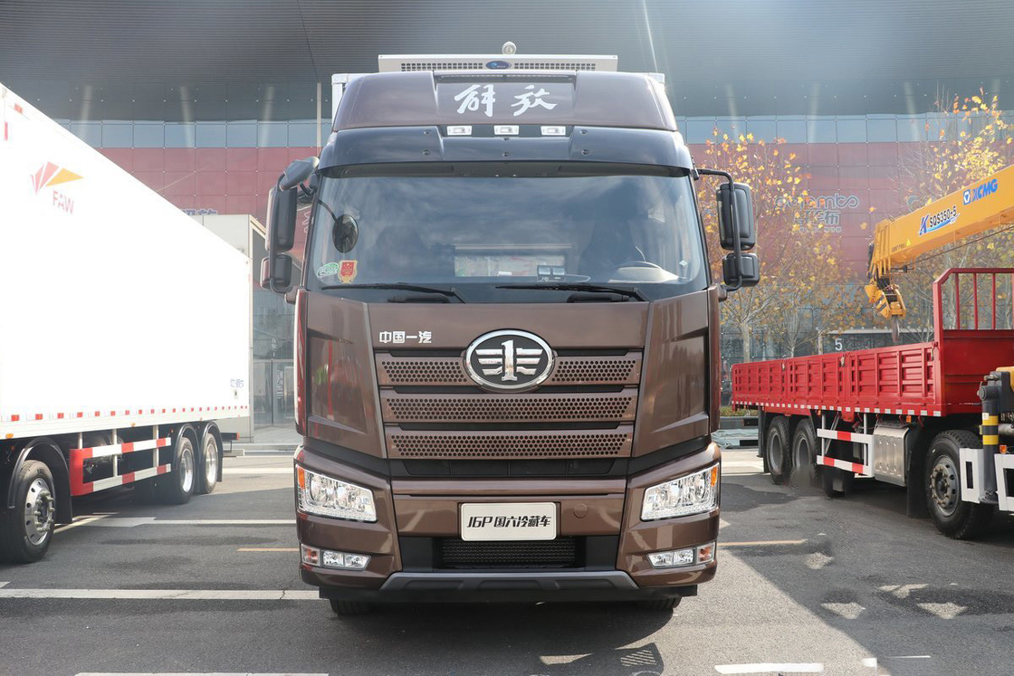 FAW Jiefang CA5320 J6P βαρύ φορτηγό ψυγείο φορτηγό ντίζελ 12 ταχύτητες 420 Hp 8X4 9,2m φορτηγό κουτί τρεις πόρτες