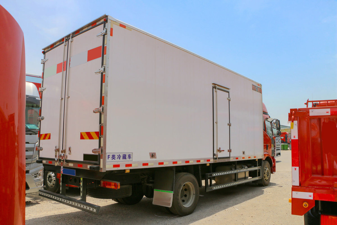 FAW Jiefang CA5180 J6L Ψυγείο φορτηγό ντίζελ 240HP 4X2 6m Φορτηγό κουτί Διπλές πλευρικές πόρτες και μονή πλευρική πόρτα