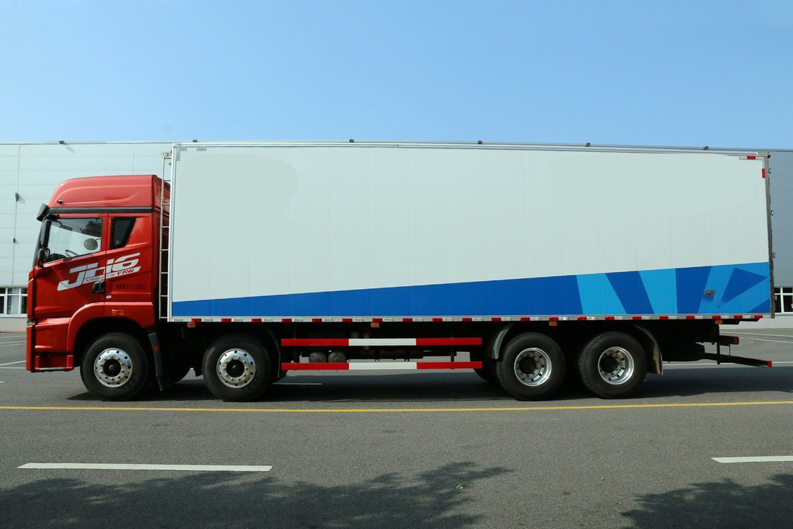 Τσινγκντάο Τζιφάνγκ CA5310 JH6 Ντίζελ 12 Γίρ 400 Hp 8X4 Υψηλός Δέφλεκτορας Οροφής 9,4m Ψυγείο φορτηγό