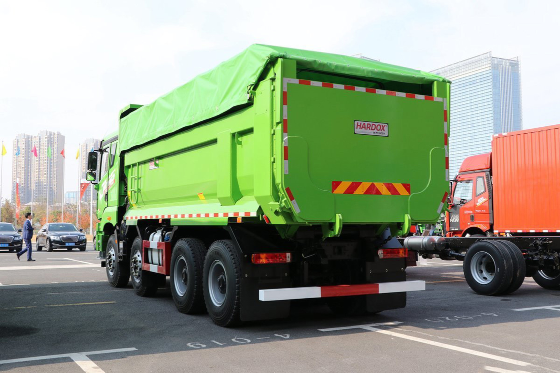 Τσινγκντάο Jiefang Dump Truck JH6 βαρύ φορτηγό ντίζελ 400HP μισοειδές κάθισμα 8X4 5.8m πίσω Flip Dump Container
