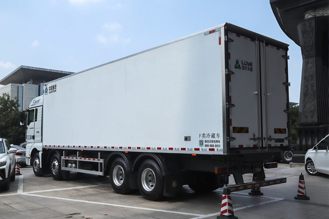 SITRAK ZZ5326 G7S Ντίζελ 16 ταχυτήτων 490HP 8X4 9,45m AMT Αυτοματοποιημένο ψυγείο Sinotruk