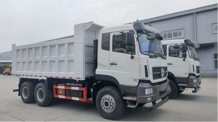 6x4 φορτηγό γεμάτο 20-40 τόνους Dongfeng 10 ελαστικά αριστερό χειροκίνητο καμπίνο με υπνό