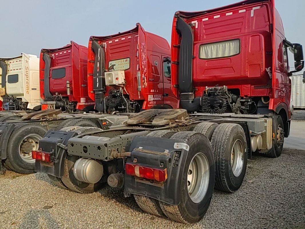 Τρακτέρ Howo Τρακτέρ Howo T7H Καμπίνα υψηλής οροφής Καμπίνα κεφαλή αλόγου ρυμούλκηση 50 τόνων Weichai 440hp Ενίσχυρος κινητήρας