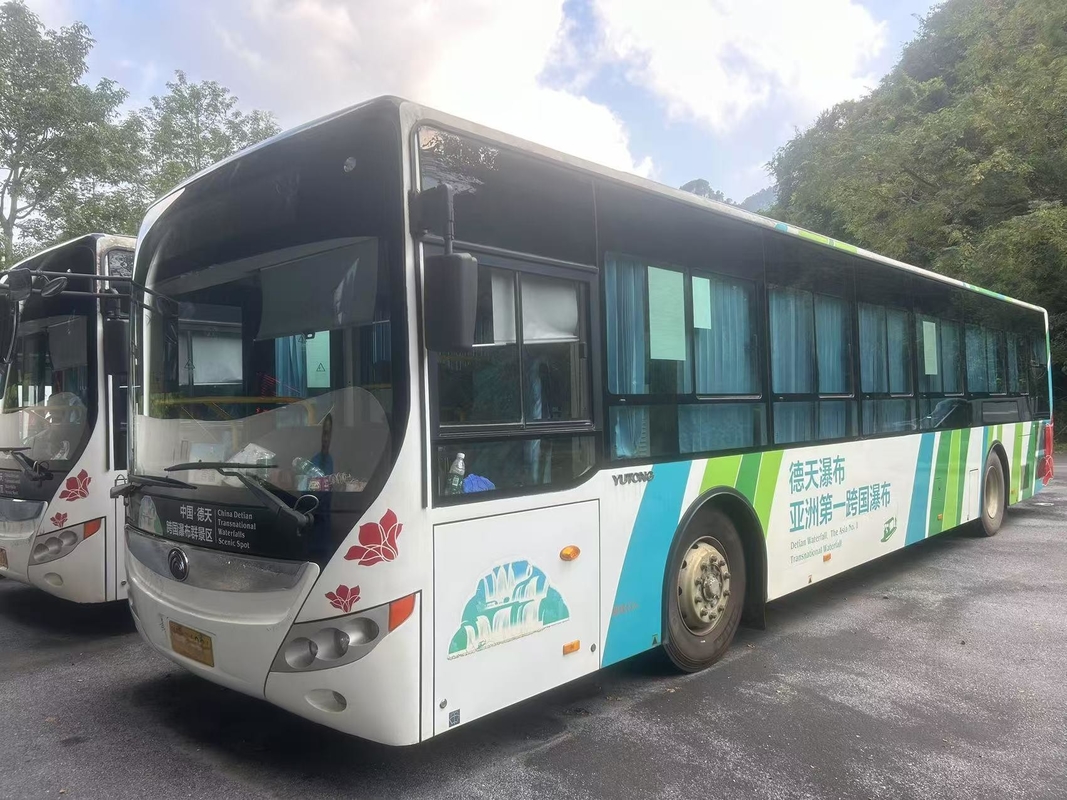 Λεωφορείο πόλης Yutong Ντίζελ Yuchai κινητήρας ZK6125 διπλής πόρτας 43 θέσεις 98 επιβάτες φύλλο άνοιγμα