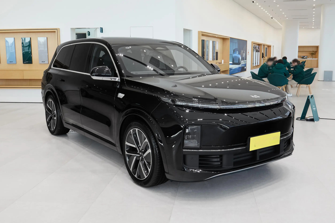 Ηλεκτρικά αυτοκίνητα Li Auto Extended Range Ηλεκτρικό SUV L9 Pro έκδοση Μαύρο χρώμα 6 θέσεις 3105mm τροχοπέδης