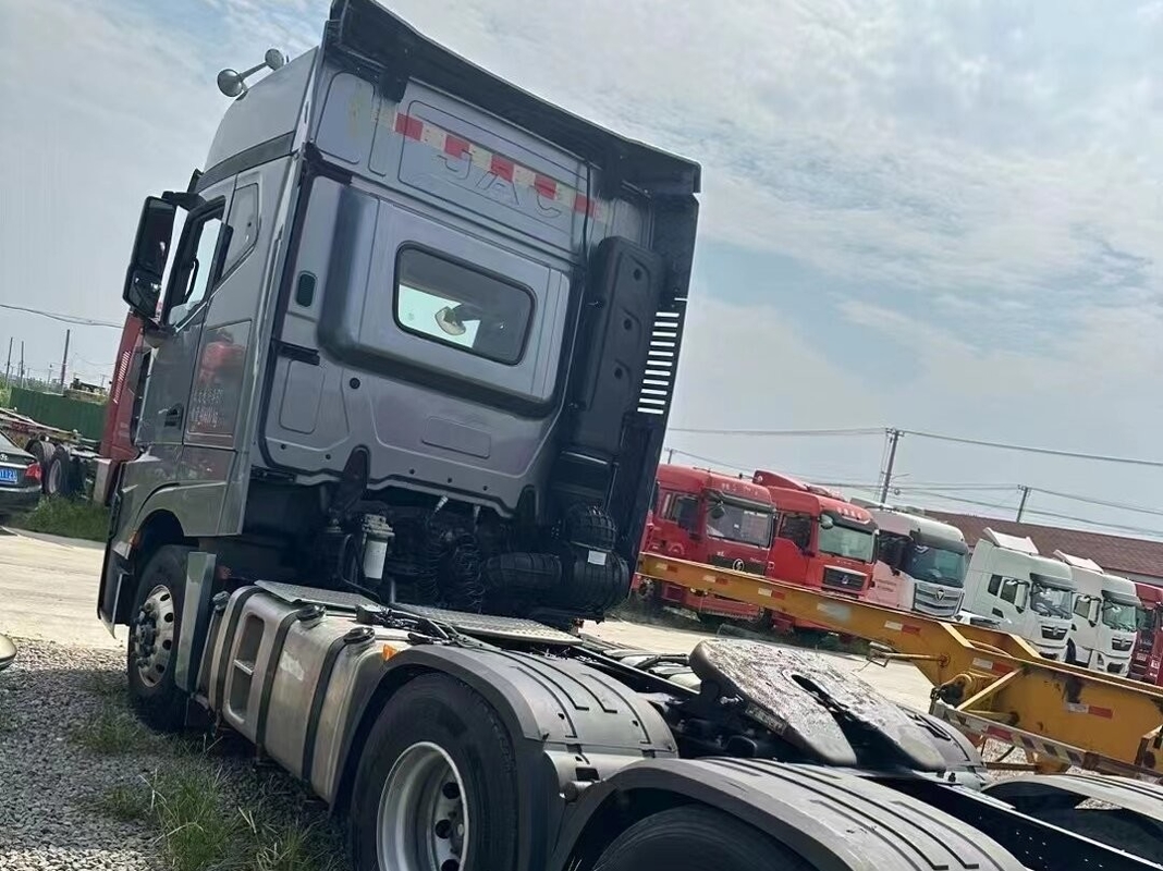 Χρησιμοποιούμενα βαρέα φορτηγά για το κεφάλι ελκυστήρα για JAC K7 αυτόματη μετάδοση ZF 540hp με κοιλιά 6 * 4