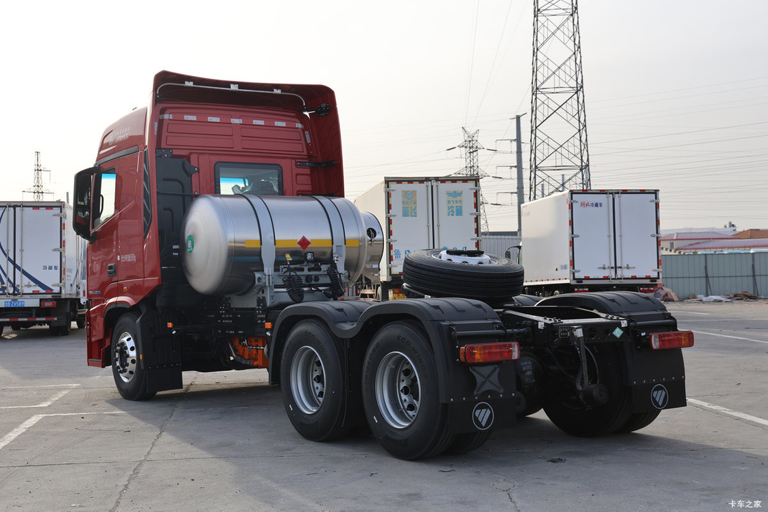 Χρησιμοποιούμενο Foton Auman 6X4 Τρακτέρ Κεφαλή φορτηγού GTL6 10 Ελαστικά Για Μεταφορά Μακρινών Αποστάσεων Μηχανή LNG 530hp