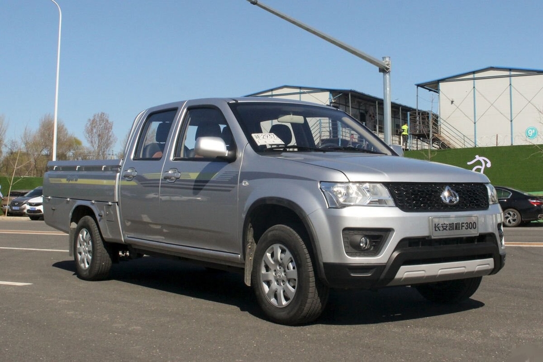 Φθηνό μεταχειρισμένο pickup σε χύδη 4 X2 Drive Mode Βενζίνη 115 hp με 4 κυλίνδρους διπλή σειρά