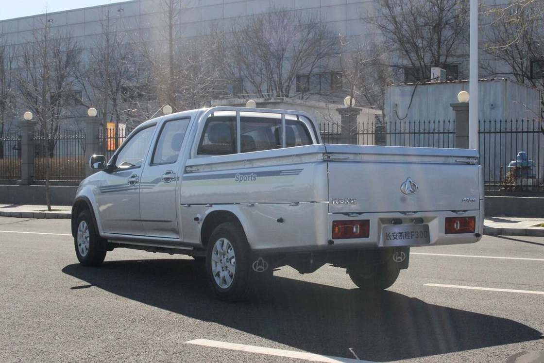 Φθηνό μεταχειρισμένο pickup σε χύδη 4 X2 Drive Mode Βενζίνη 115 hp με 4 κυλίνδρους διπλή σειρά