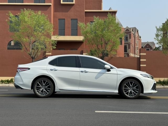 Μεταχειρισμένο Toyota Camry 2.5L Καθαρό Εσωτερικό Χωρίς Ατύχημα Λευκό Χρώμα Έτους 2023 99% Καινούργιο Οικονομικό