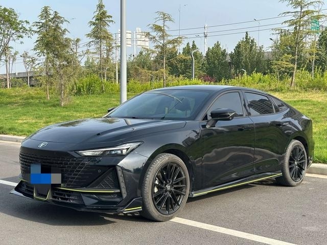 Φθηνό Χρησιμοποιούμενο Changan Uni-V 2022 1.5t για πώληση και συμπαγές σεντάν Βενζινοκίνητο αυτοκίνητο με έξυπνη έκδοση οδήγησης