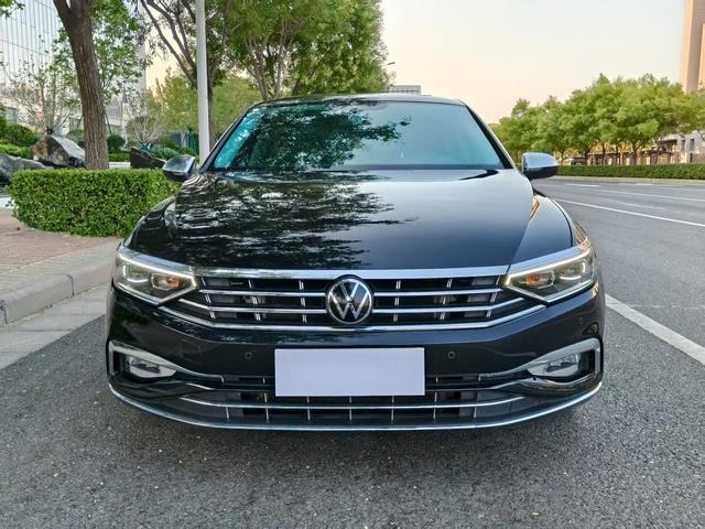 Οικονομικό Μεταχειρισμένο Magotan 330TSI DSG 2021 Έκδοσης 30ής Επετείου για οικογενειακή χρήση