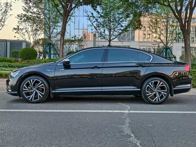 Οικονομικό Μεταχειρισμένο Magotan 330TSI DSG 2021 Έκδοσης 30ής Επετείου για οικογενειακή χρήση