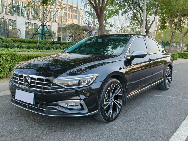 Οικονομικό Μεταχειρισμένο Magotan 330TSI DSG 2021 Έκδοσης 30ής Επετείου για οικογενειακή χρήση
