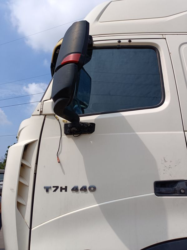 Μεταχειρισμένο Τράκτορας Τράκτορας προς Πώληση HOWO T7H 6*4 Drive Mode 440hp Καλύτερες Μάρκες Κινέζικων Τράκτορων