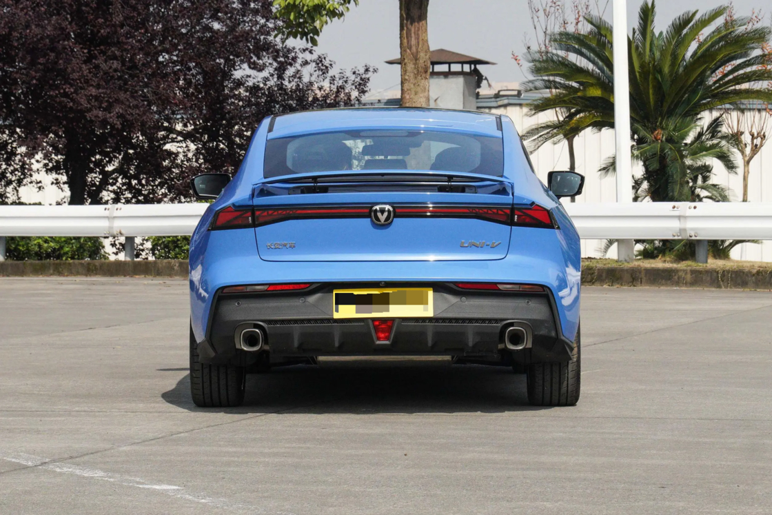 Προσιτό Νέο Changan UNI-V 2025 Τρίτης Γενιάς 1.5T 500Bar Premium Sports Edition Για Εξαγωγή για Οικογενειακή Χρήση