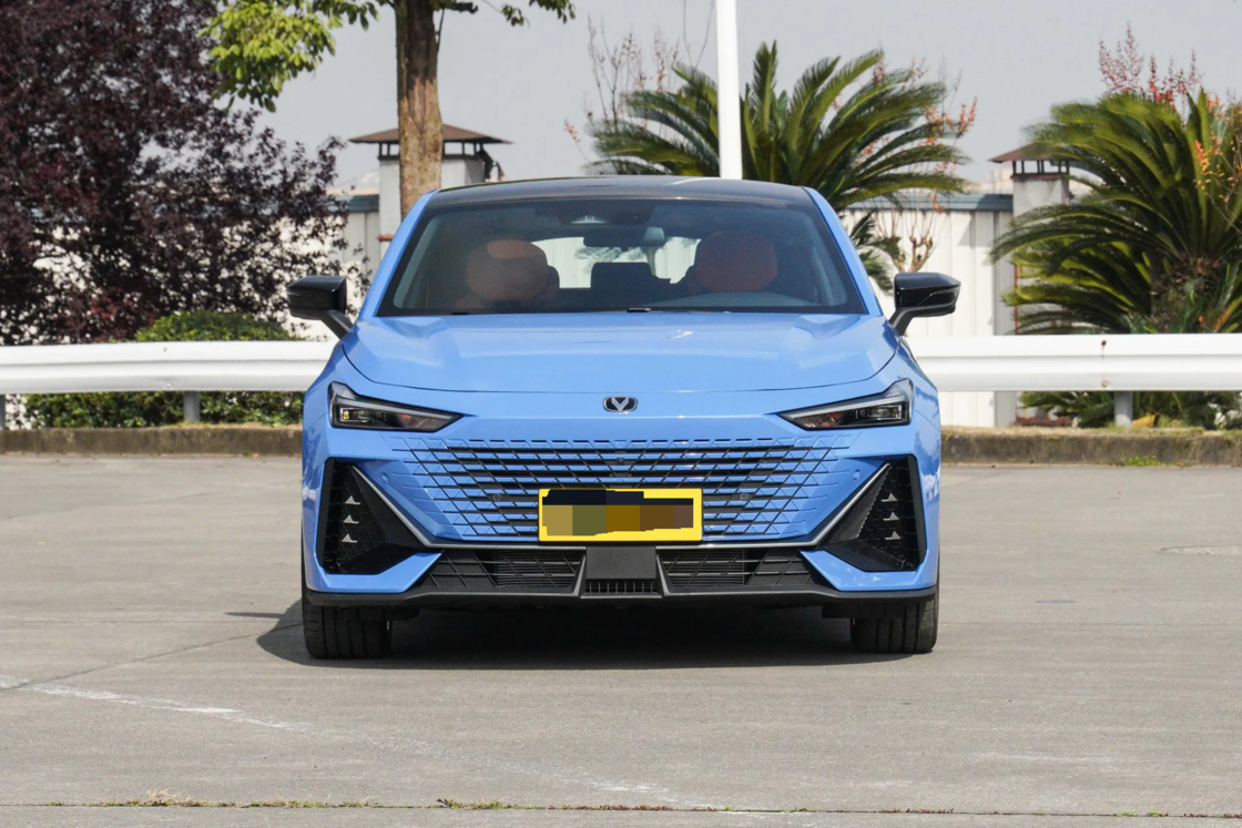 Προσιτό Νέο Changan UNI-V 2025 Τρίτης Γενιάς 1.5T 500Bar Premium Sports Edition Για Εξαγωγή για Οικογενειακή Χρήση